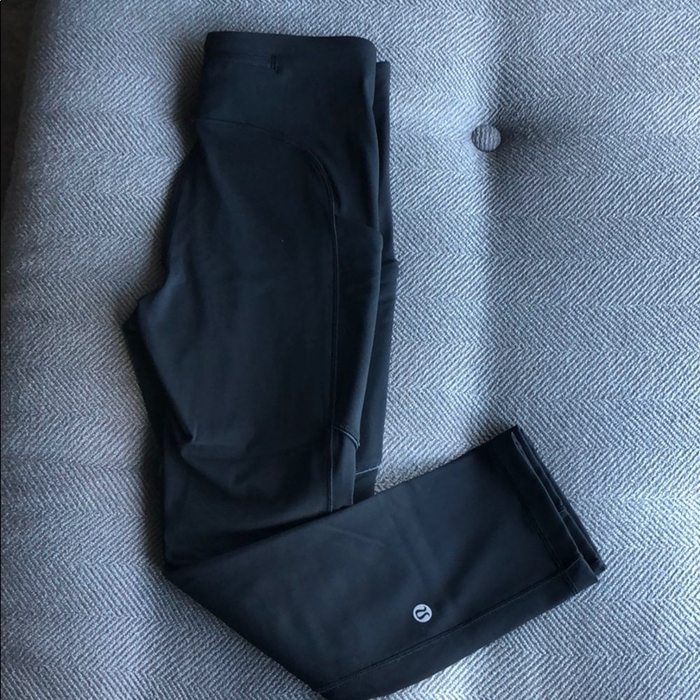 Lululemon black crop leggings with side pockets